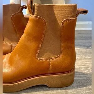 Madewell - The Camryn Chelsea Boot in Leather